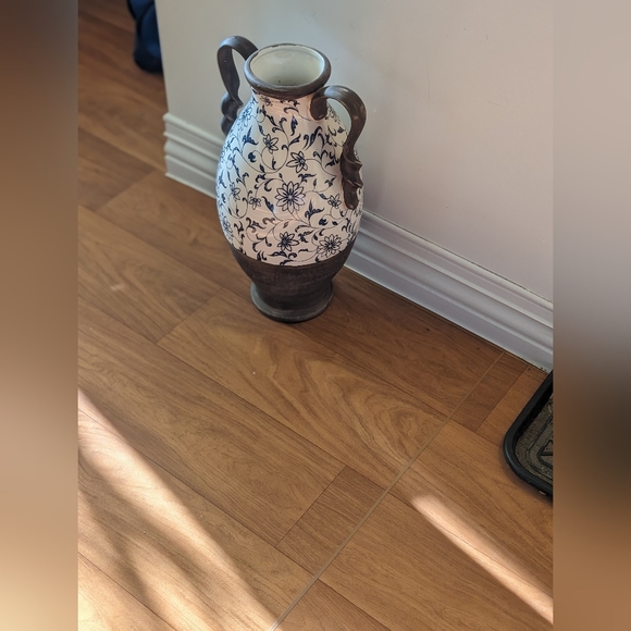 Tall Vase - Picture 4 of 13
